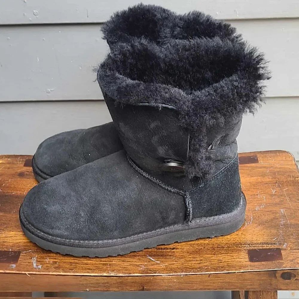 UGG Black Bailey Button Shearling Suede Boot size 8